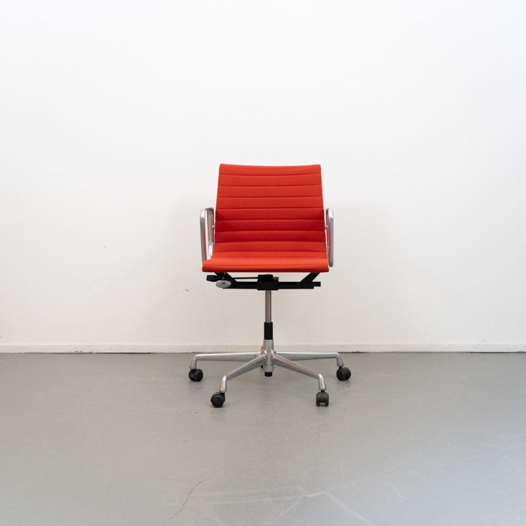 Vitra EA 117 Bureaustoel Oranje Hopsak - Aluminium, Vitra, Zo goed als nieuw, Niet ingevuld, Niet ingevuld