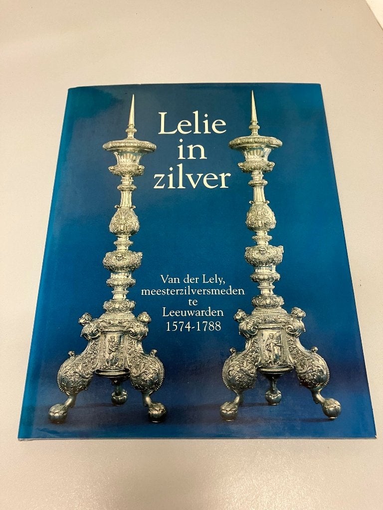 Lelie in Zilver Van der Lely meesterzilversmeden Lwarden, Ophalen of Verzenden, Gelezen