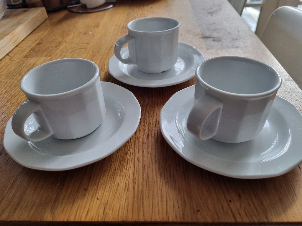 Koffie kopjes en schotel, Ophalen, Gebruikt, Overige stijlen, Kop(pen) en/of Schotel(s)