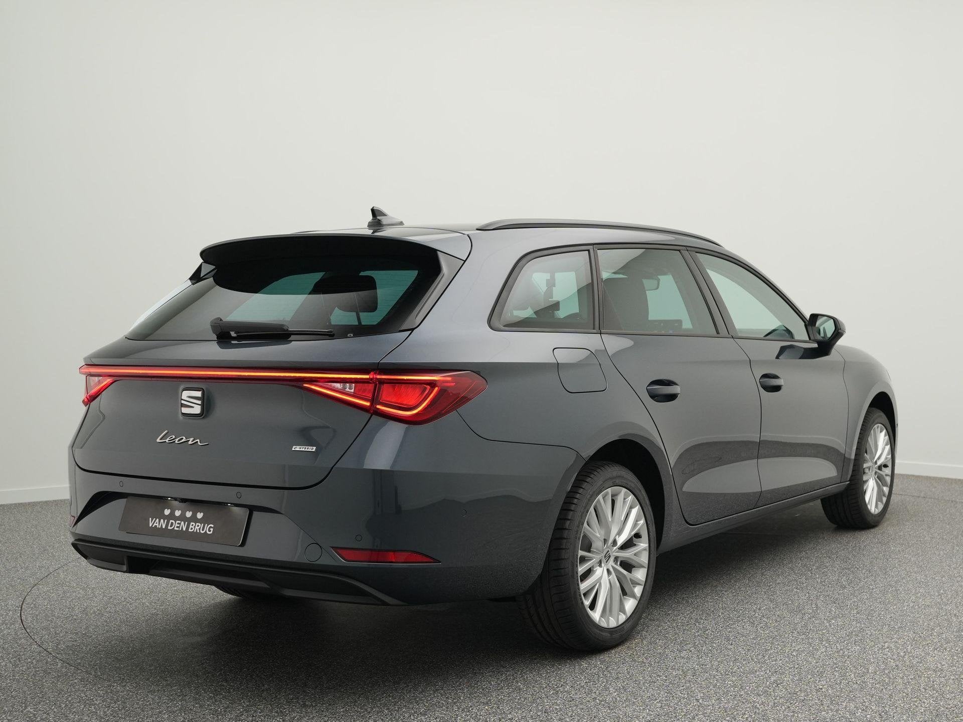 SEAT Leon Sportstourer 1.5 TSI e-Hybrid Style Business Inten, Auto's, 4 cilinders, 150 pk, 26 kWh, Nieuw