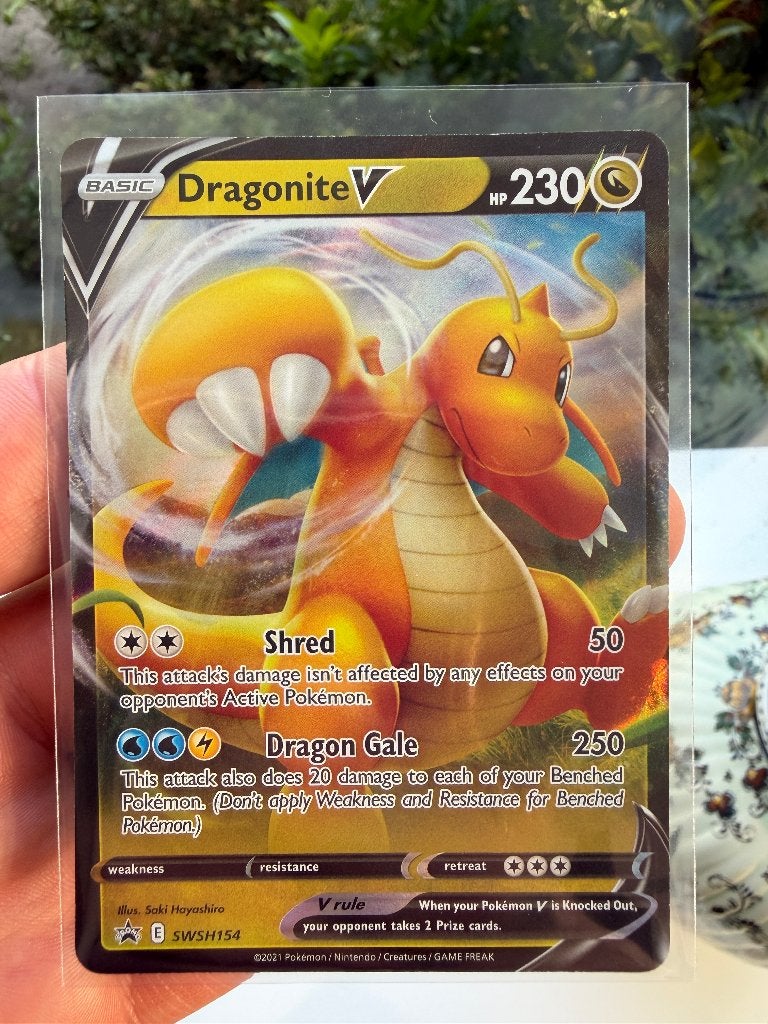 Pokemon Dragonite V (SWSH 154), Ophalen of Verzenden, Zo goed als nieuw, Losse kaart