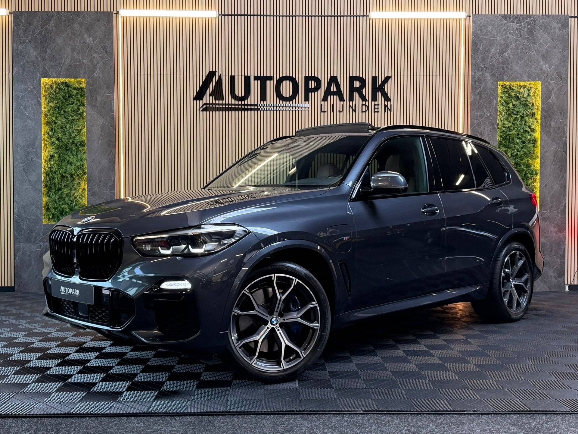 BMW X5 XDrive45e High Executive M-SPORT|PANO|HuD|H&K|360CAM|, Gebruikt, Vierwielaandrijving, Hybride Elektrisch/Benzine, 2998 cc