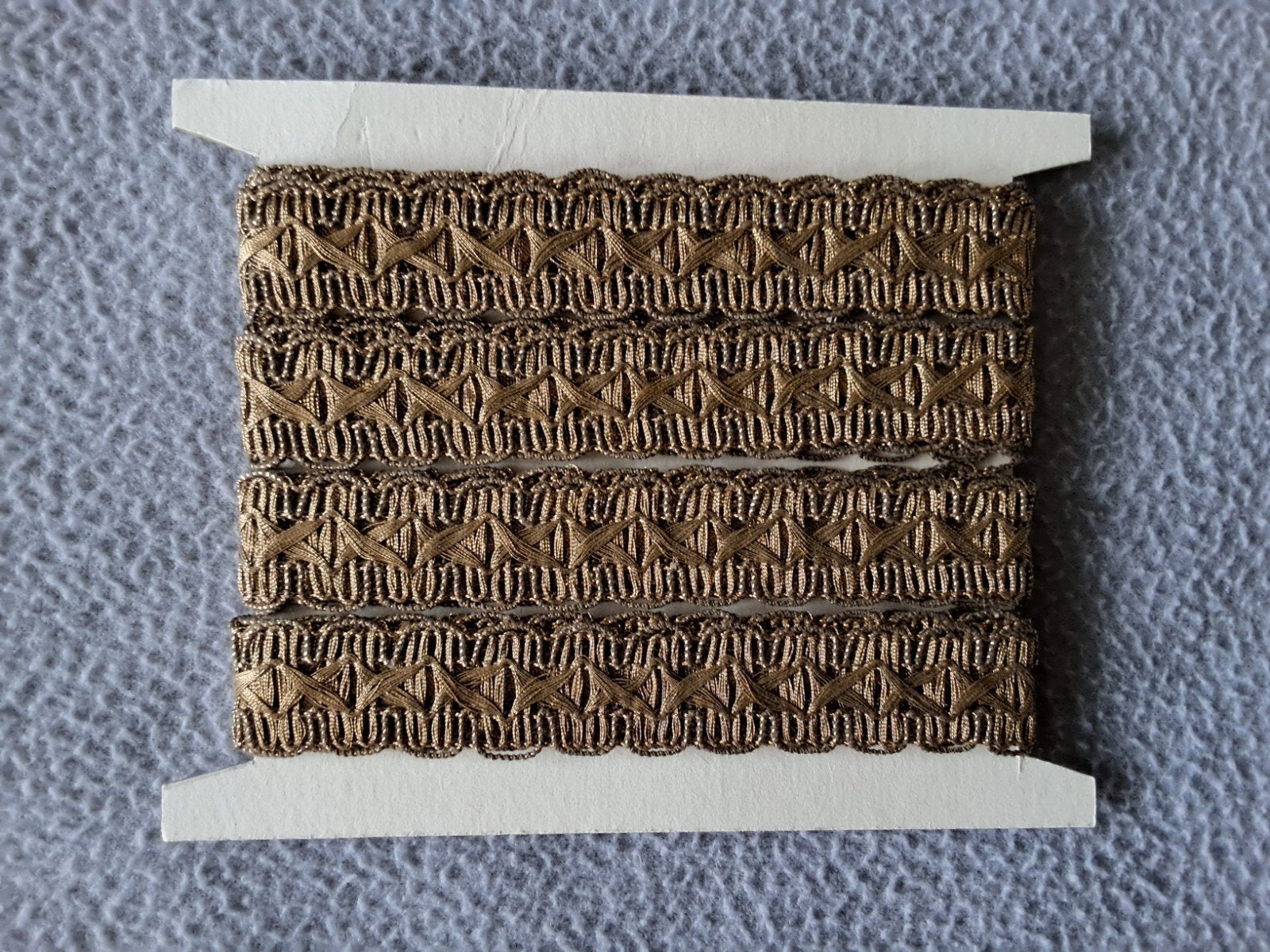 Vintage goudband, Hobby en Vrije tijd, Naaien en Fournituren, Ophalen of Verzenden, Nieuw, Lint, Band of Elastiek