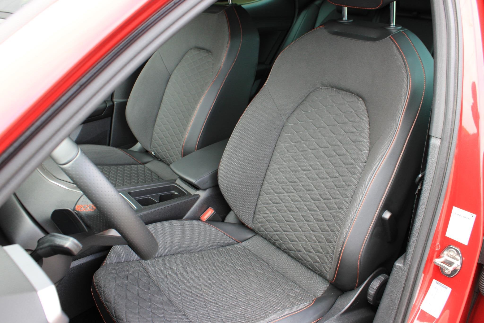 SEAT Leon 1.5 eTSI FR FR | Carplay | ACC | DCC | LED | Parke, Stof, 4 cilinders, 150 pk, Automatische klimaatregeling