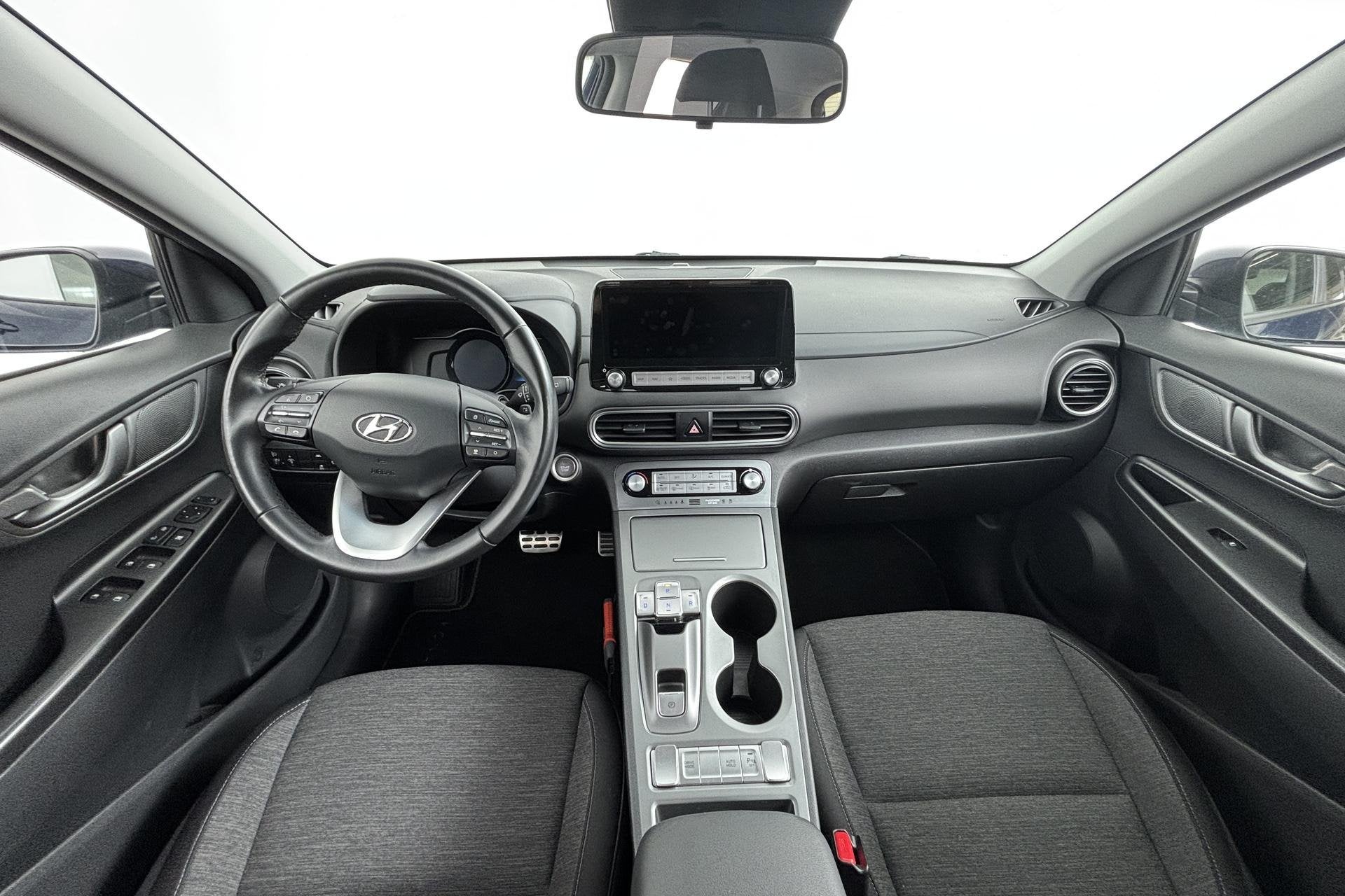 Hyundai Kona EV Comfort 64 kWh Volledig elektrisch rijden me, Auto's, Stof, Gebruikt, Blauw, Origineel Nederlands