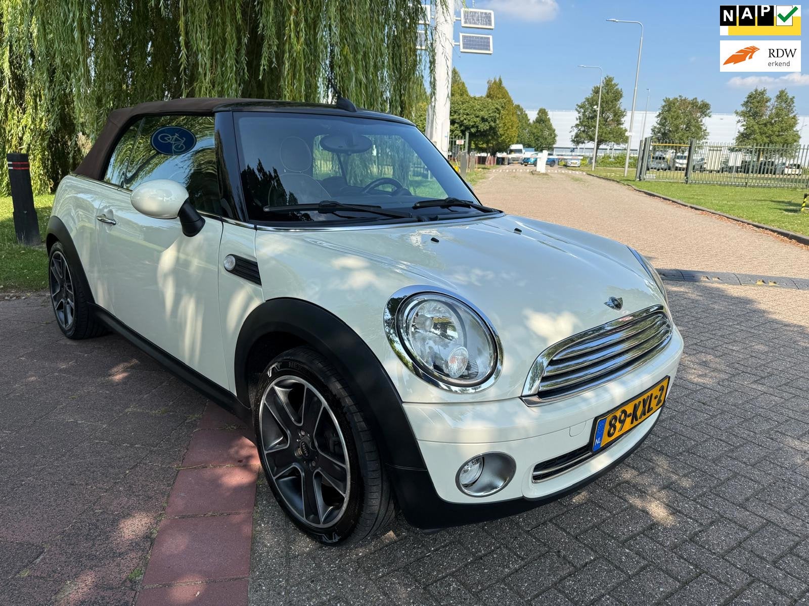 Mini Cabrio 1.6 Cooper Chili Bruine Accenten, Auto's, Gebruikt, 4 cilinders, Cabriolet, 4 stoelen
