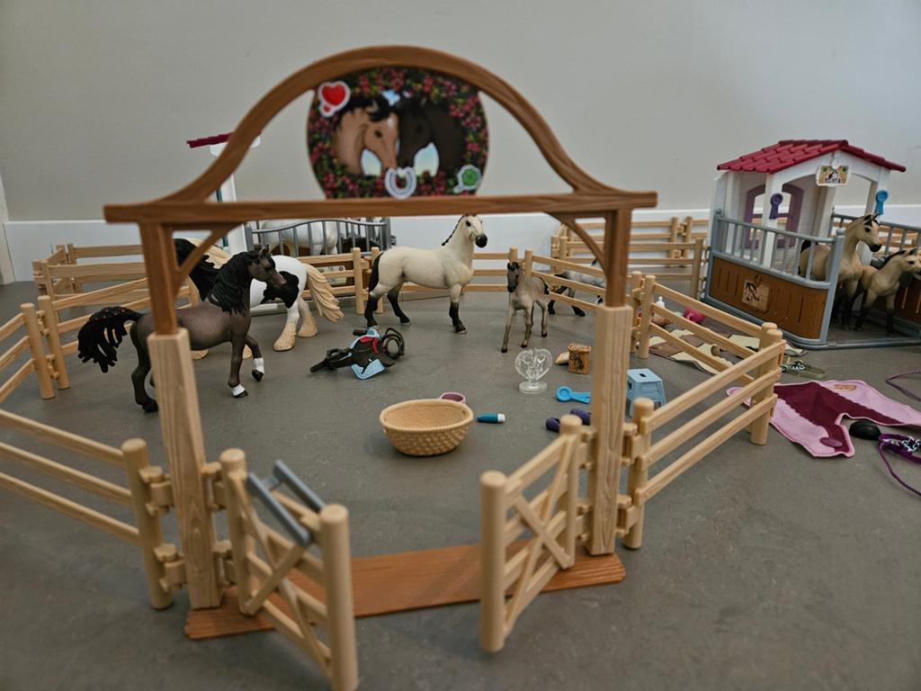 Schleich paardenset met paarden en accessoires, Ophalen, Gebruikt, Jongen of Meisje