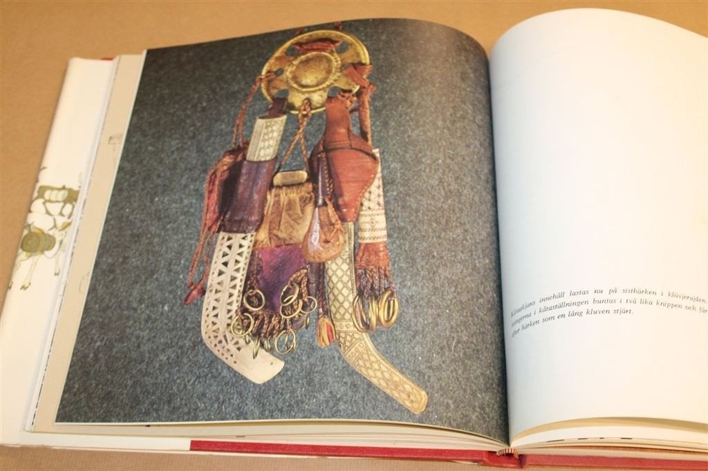 Åtta Årstidernas Folk — Cultuur & Geschiedenis Samen Lapland, Ophalen of Verzenden, Gelezen, Europa
