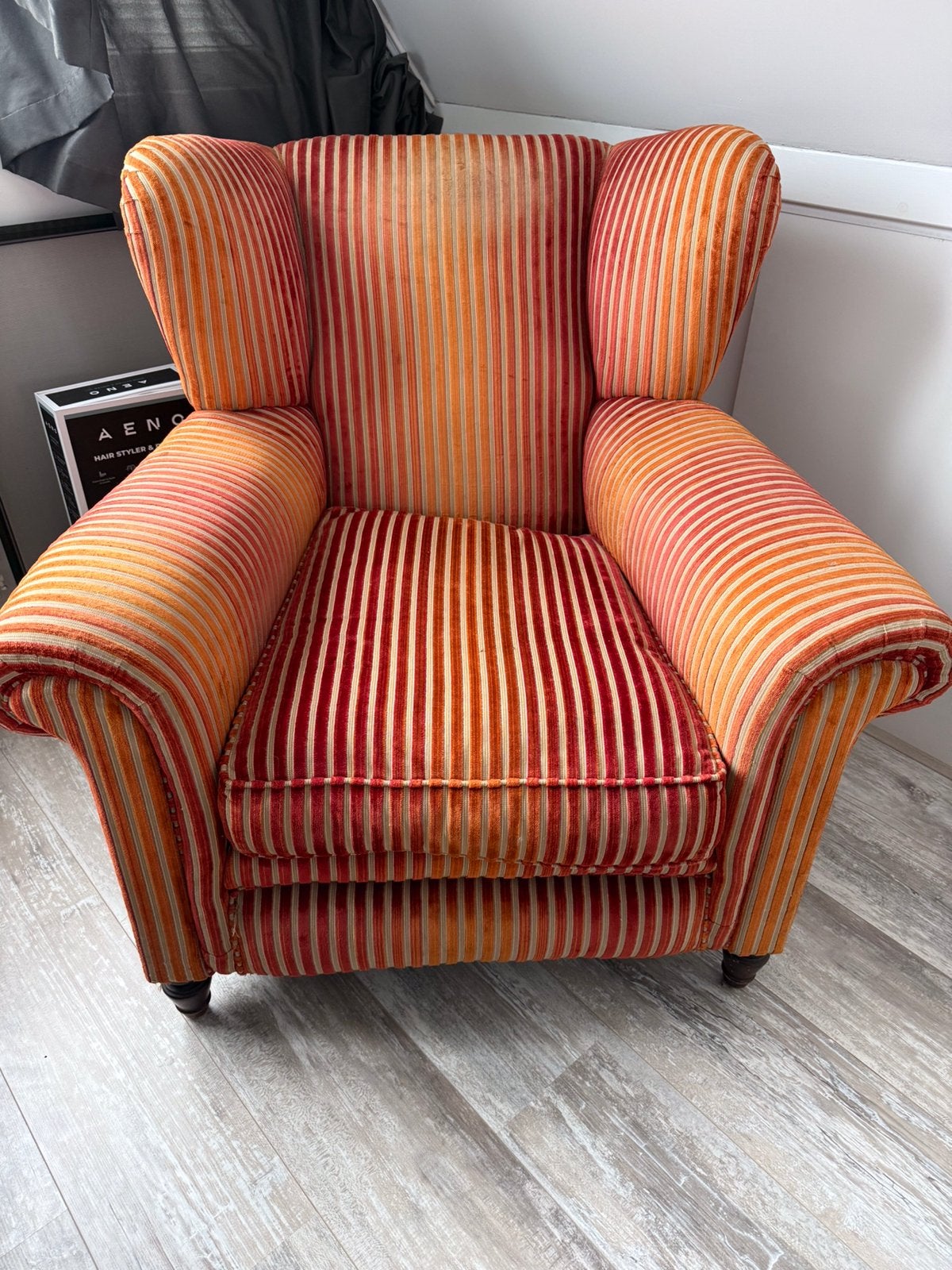 Antieke oorfauteuil, Ophalen, Gebruikt, Stof