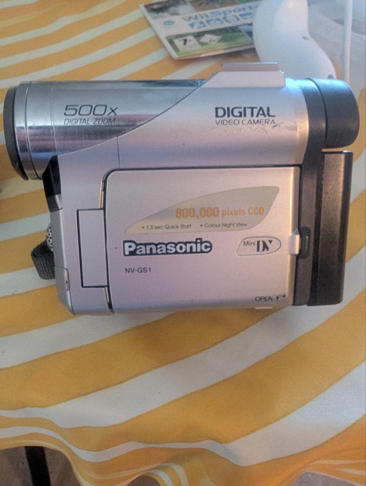 Panasonic NV-GS1 MiniDV videocamera + accu + 4 MiniDV tapes, Audio, Tv en Foto, Videocamera's Digitaal, Ophalen of Verzenden, Mini dv