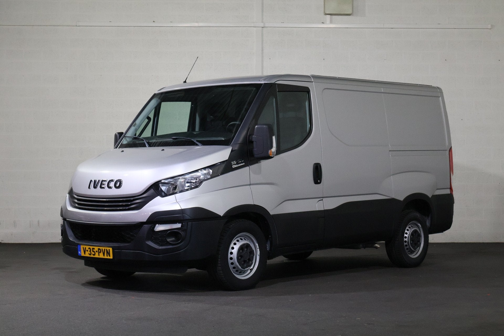 Iveco Daily 35S18 3.0 Hi-Matic Automaat 3.5T Trekhaak, Auto's, Automaat, Stof, Gebruikt, 4 cilinders