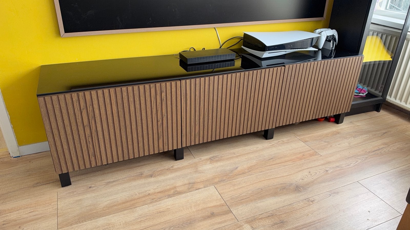 IKEA BESTA TV-meubel met houten fronten, 150 tot 200 cm, Ophalen of Verzenden, Zo goed als nieuw, Minder dan 100 cm