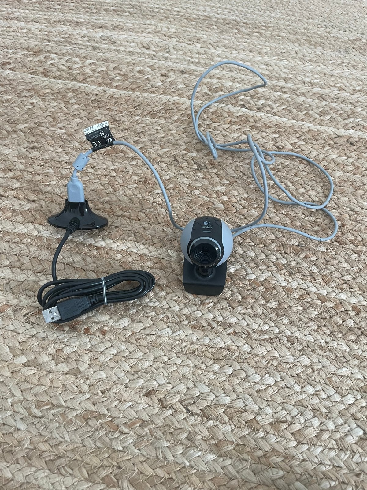 Logitech Webcam - Bedraad, met microfoon, Computers en Software, Gebruikt, Ophalen of Verzenden, Windows, Monitorclip