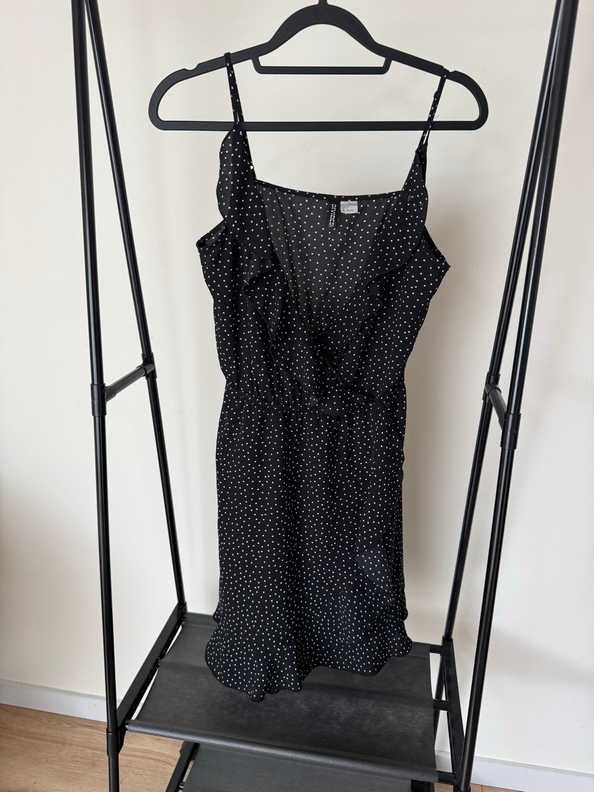 Zwart H&M Divided jurkje met stippen, Kleding | Dames, Zwart, Ophalen of Verzenden, Zo goed als nieuw, Maat 34 (XS) of kleiner