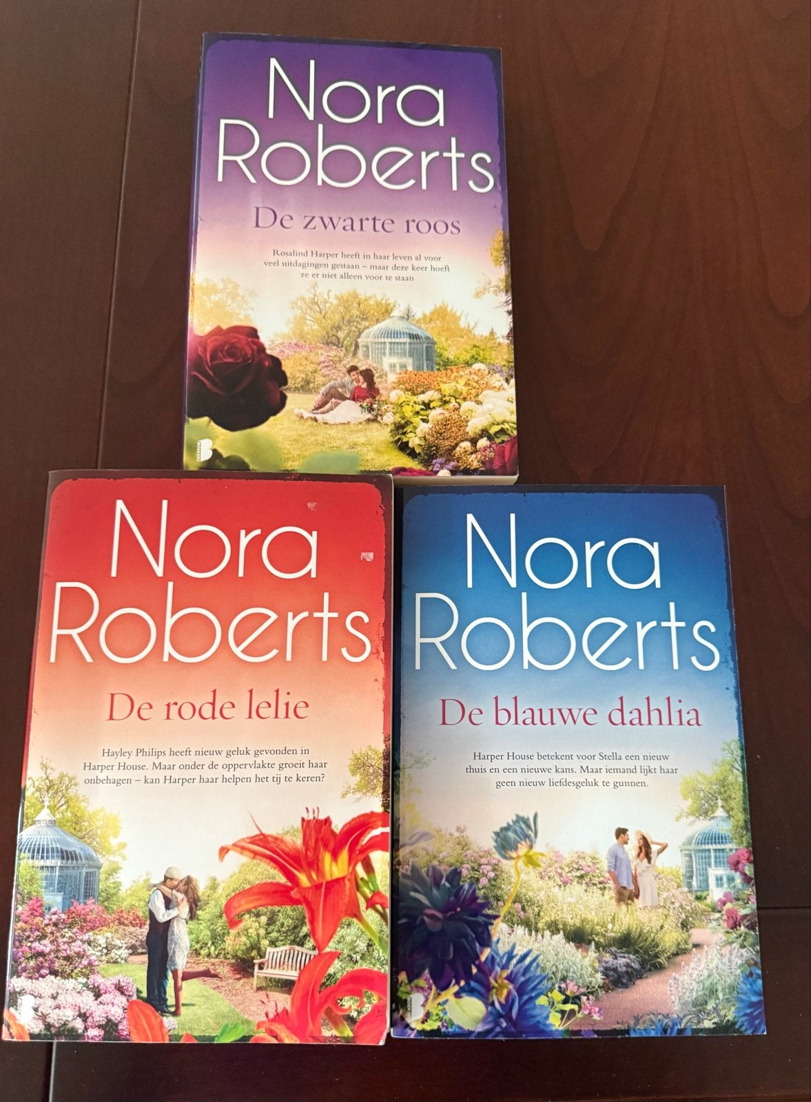 Nora Roberts - De Tuinen van Harper House Trilogie, Boeken, Ophalen of Verzenden, Zo goed als nieuw, Nederland