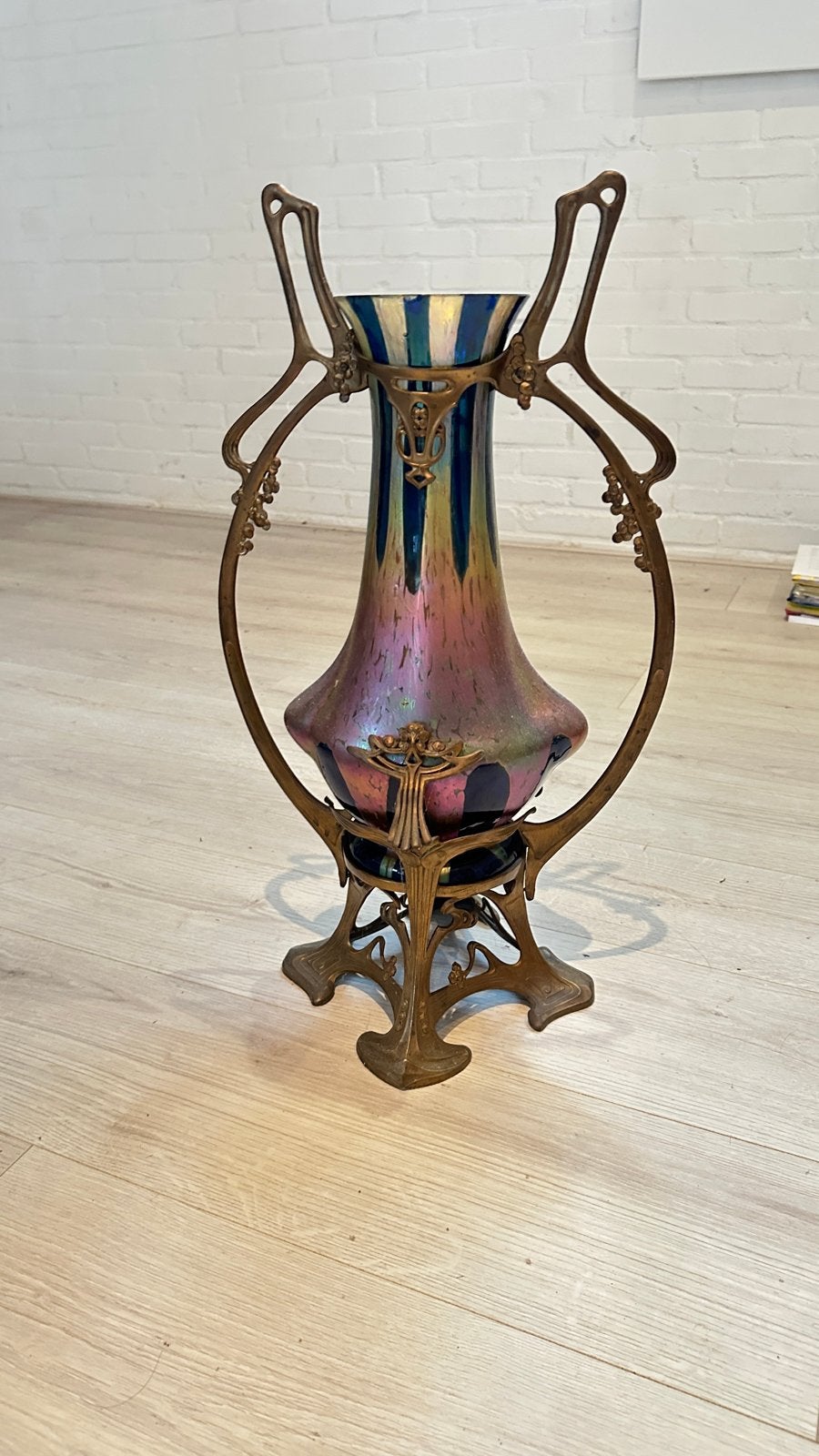 Antieke Art Nouveau Vaas Loetz Iriserend Glas & Brons ~1900, Ophalen