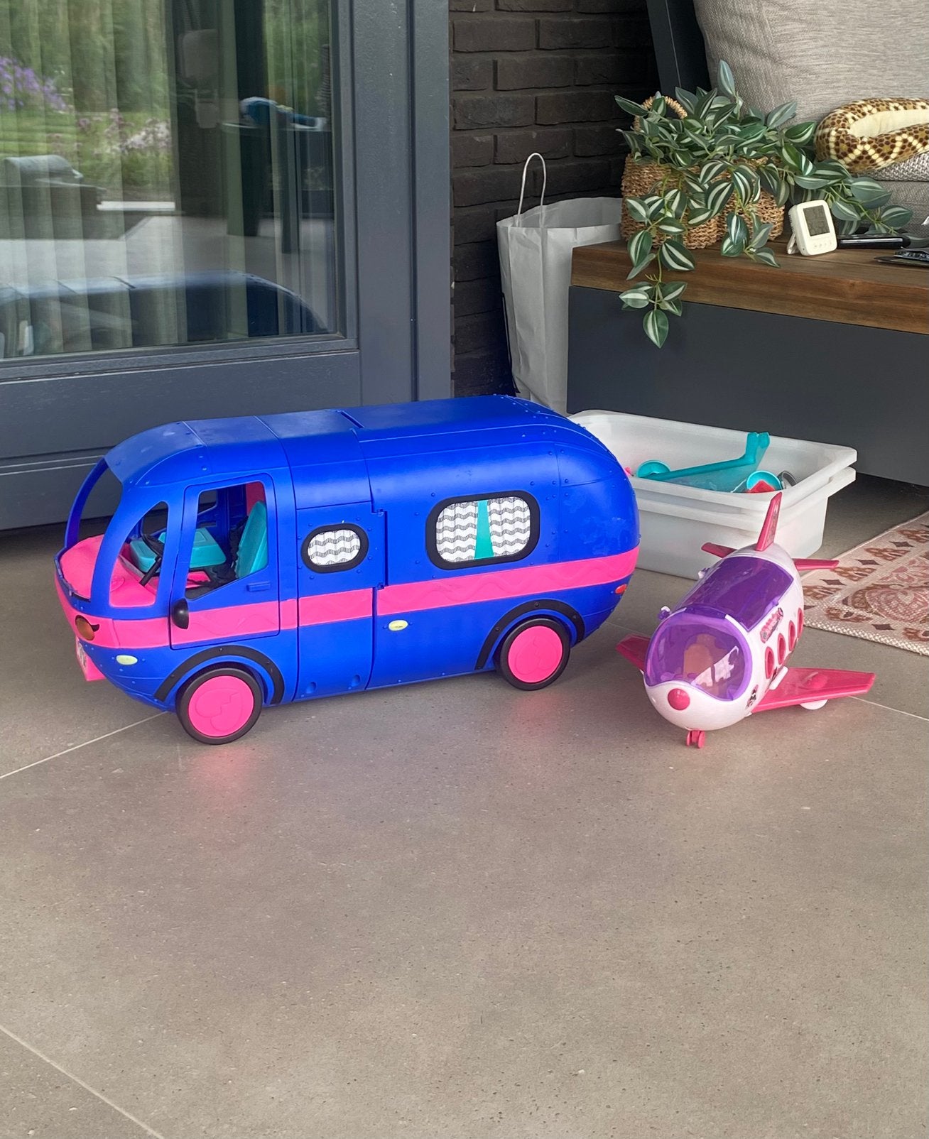 LOL surprise! camper/vliegtuig incl poppetjes en accessoires, Kinderen en Baby's, Ophalen of Verzenden, Gebruikt, Poppenhuis