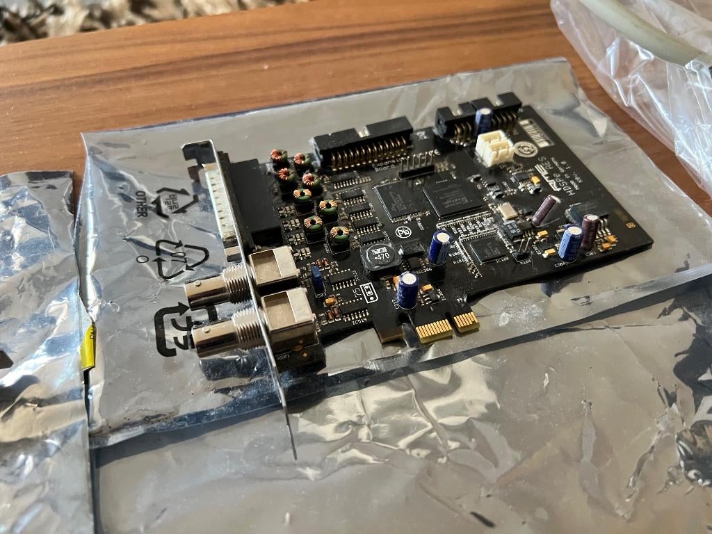 RME HDSPe AES (16-ch)/BOB-32 Breakout Box en multicore kabel, Ophalen of Verzenden, Gebruikt