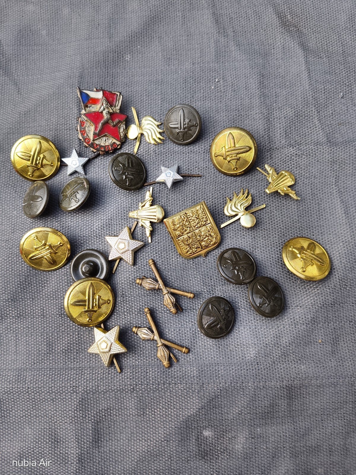 partij Tjechische emblemen/knopen., Verzamelen, Militaria | Algemeen, Ophalen of Verzenden, Landmacht, Nederland, Embleem of Badge