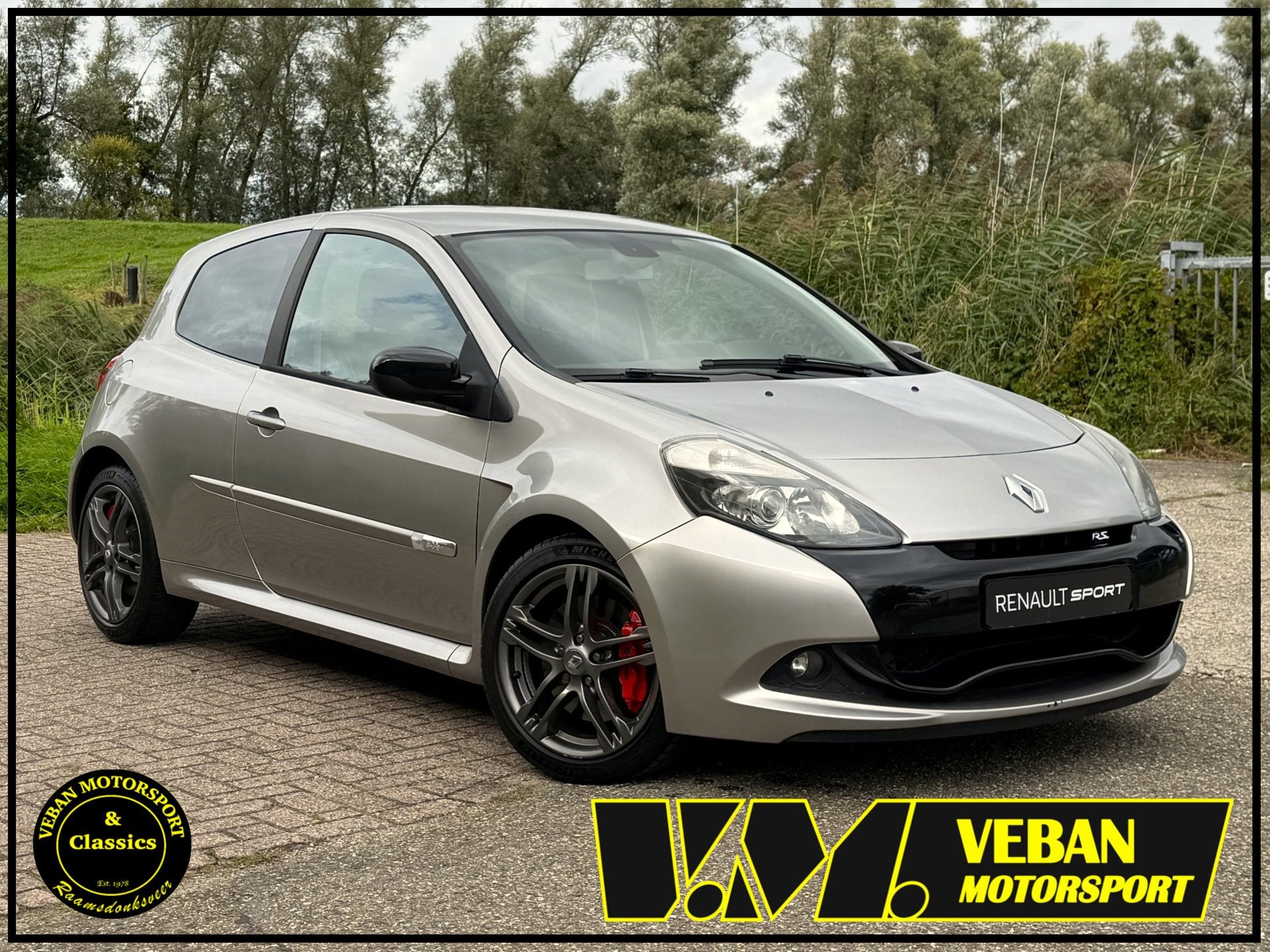 Renault Clio 2.0 16v RS Lux | Cup chassis| Renault Sport, Auto's, Voorwielaandrijving, 1998 cc, Gebruikt, Zwart