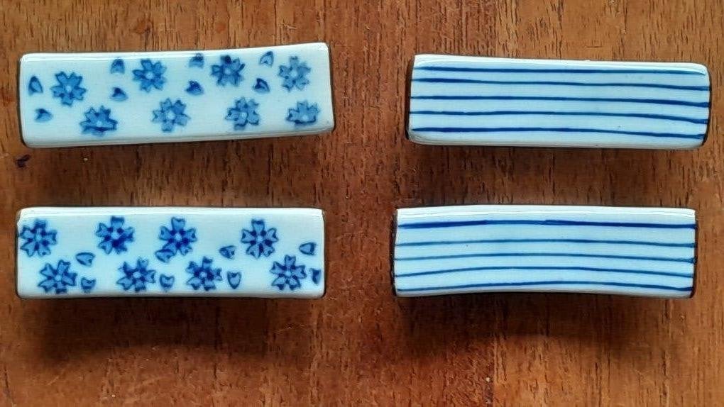 4 porseleinen balkjes voor eetstokjes / messenleggers, Gebruikt, Overige typen, Ophalen of Verzenden, Overige stijlen
