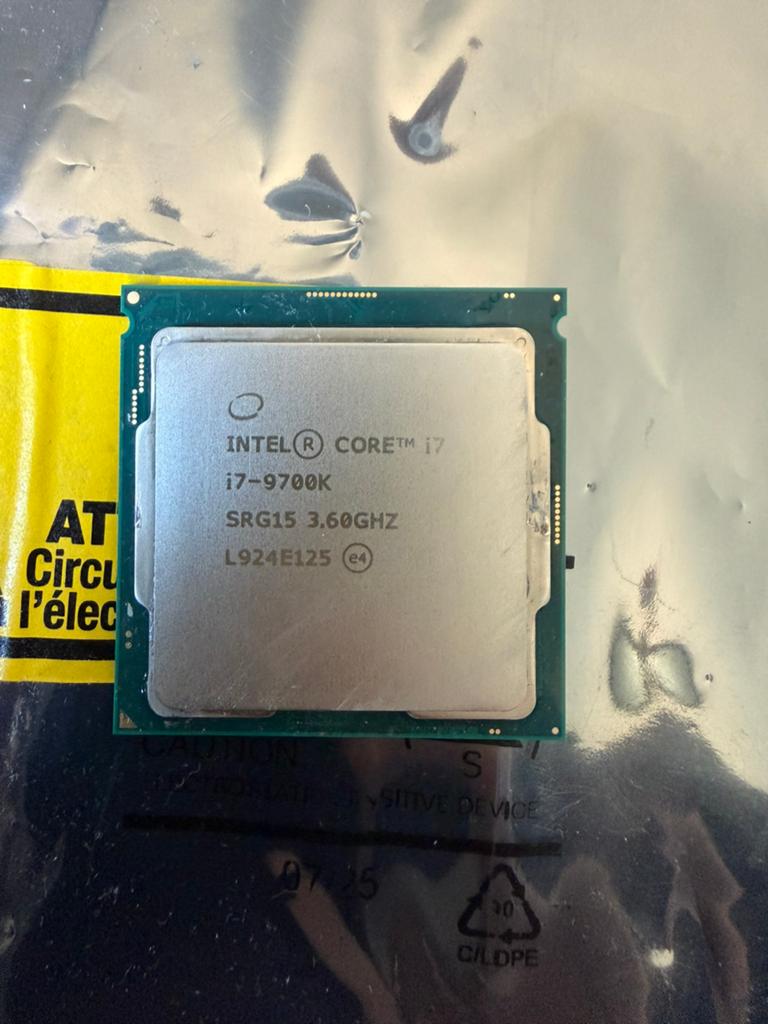 i7 9700K, Ophalen of Verzenden, Zo goed als nieuw, 4 Ghz of meer