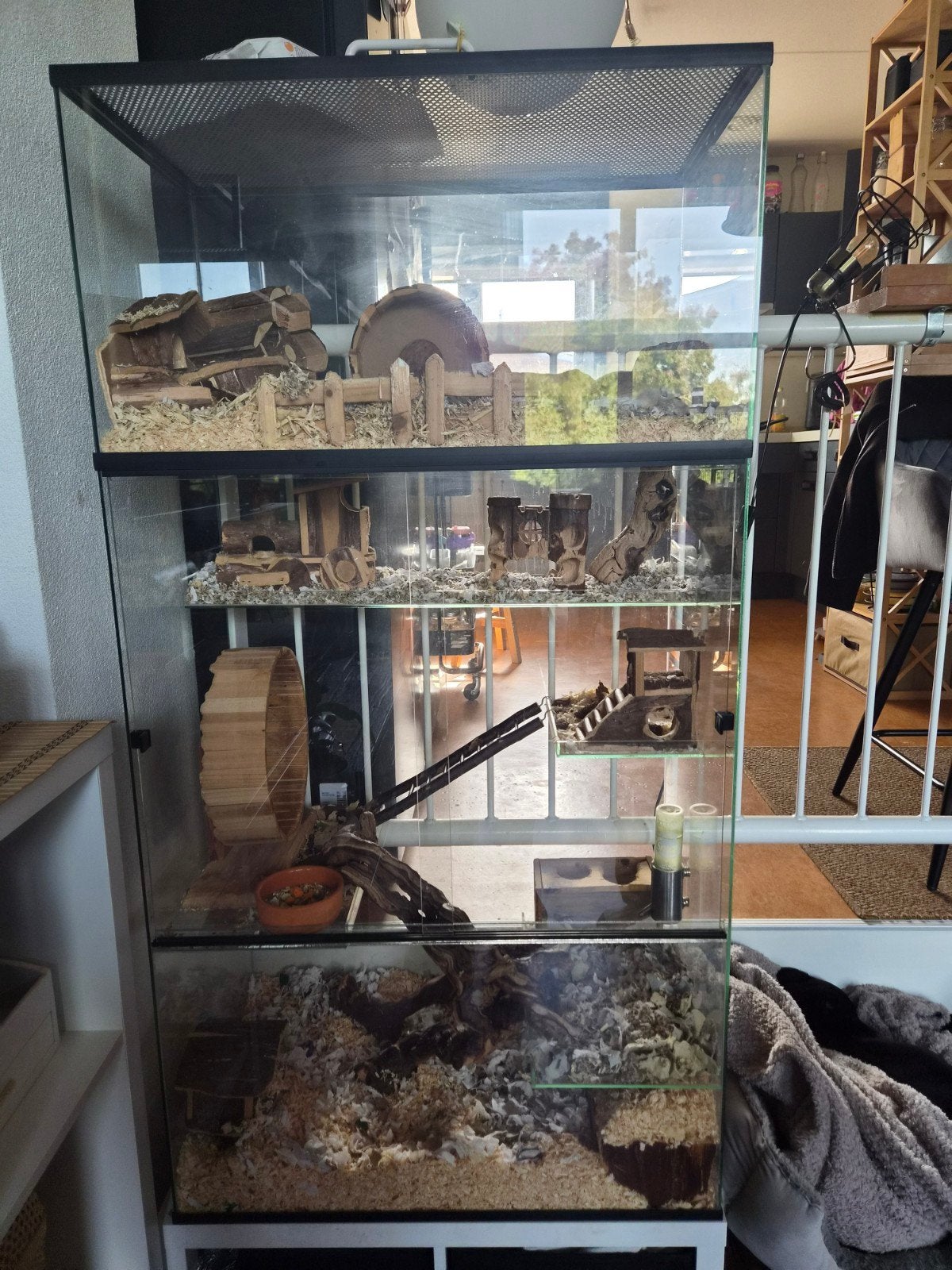 Groot knaagdieren verblijf met toebehoren., Dieren en Toebehoren, Kooi, 110 cm of meer, Zo goed als nieuw, Hamster