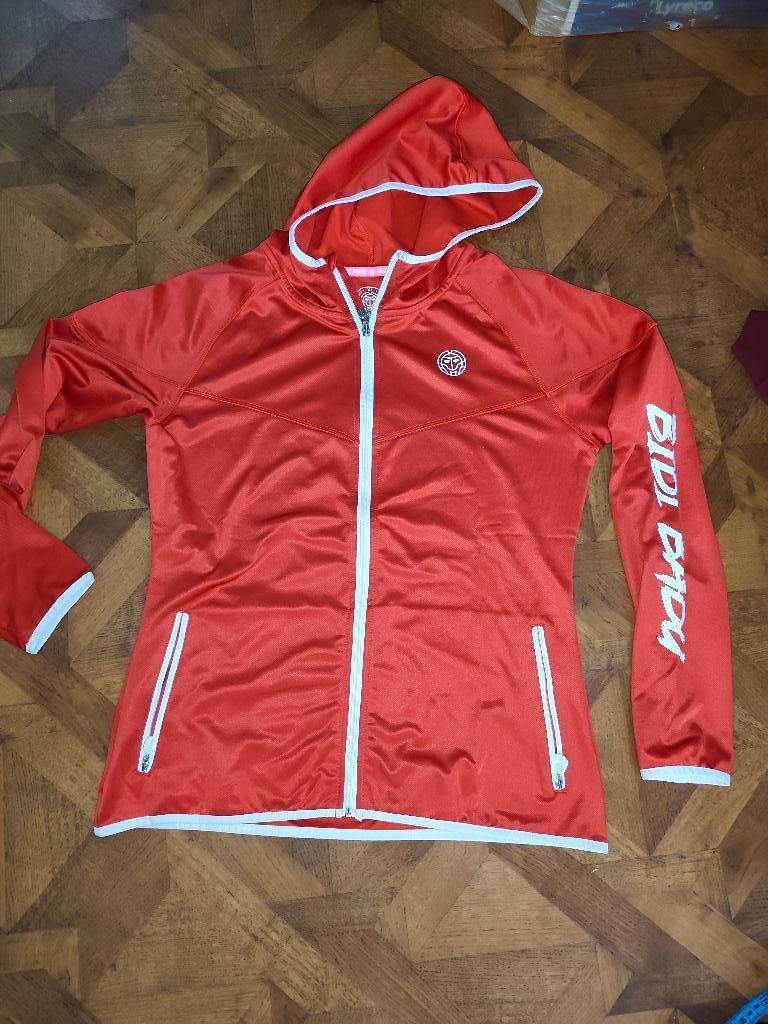 Bidi Badu trainingsvest maat 40 rood, Maat 38/40 (M), Overige typen, Ophalen of Verzenden, Rood