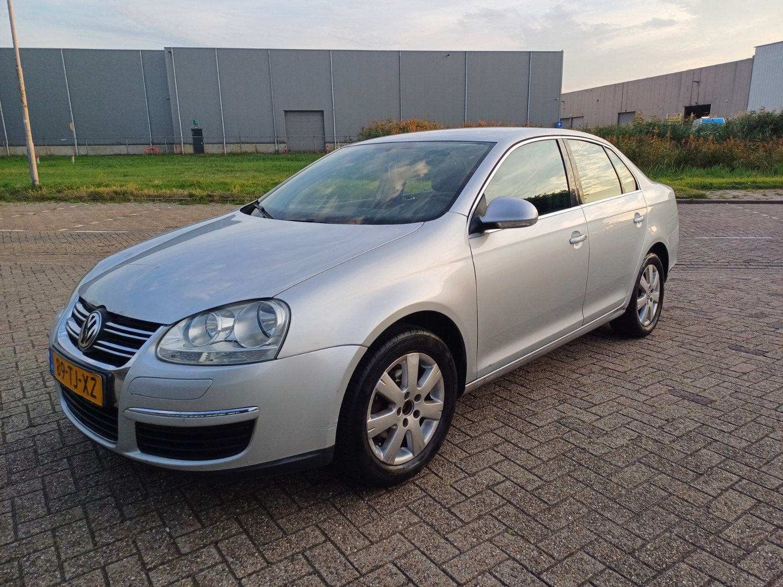 Volkswagen Jetta 1.6 75KW 2006 Grijs, Auto's, Voorwielaandrijving, Particulier, Sedan, Jetta