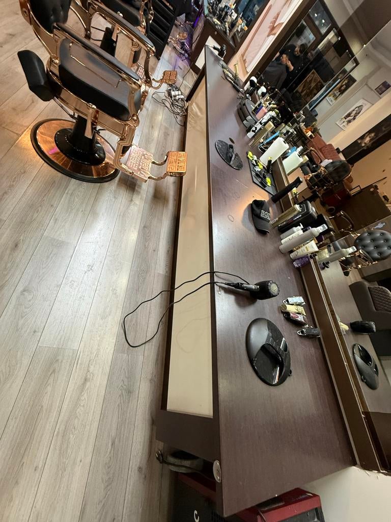 Twee lange bureaus+spiegels voor kantoor of kapsalon, Ophalen, Gebruikt