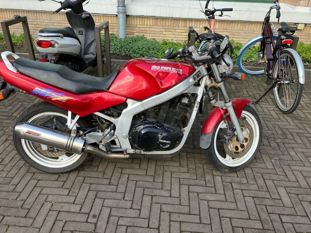Suzuki GS500E - Rode Naked Bike met Schade, Motoren, 2 cilinders, Sportuitlaat, Gebruikt, Particulier