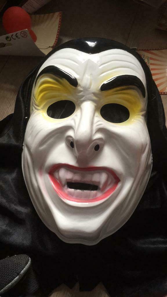 Dracula masker evt 6 stuks prijs per stuk	 € 1,50, Ophalen of Verzenden, Nieuw, Overige maten