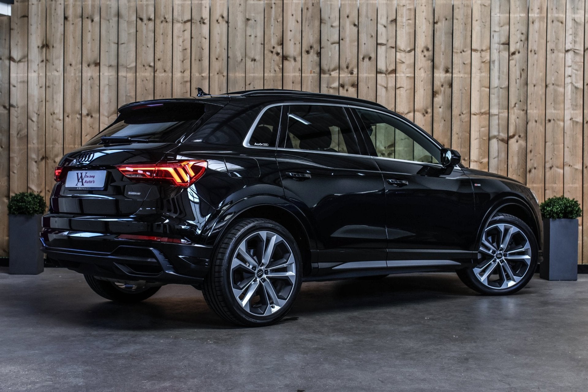 Audi Q3 40 TFSI Quattro 3X S-Line *Pano*B&O*Keyless*Camera*, Auto's, Audi, Automaat, Gebruikt, 1984 cc, Zwart