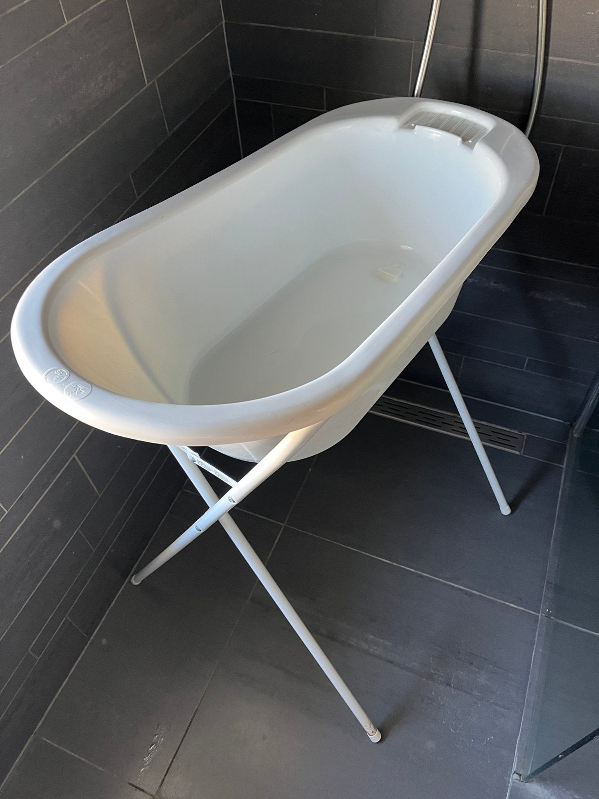 Baby badje met standaard en babyinzet, Kinderen en Baby's, Badjes en Verzorging, Gebruikt, Badje, Standaard, Ophalen