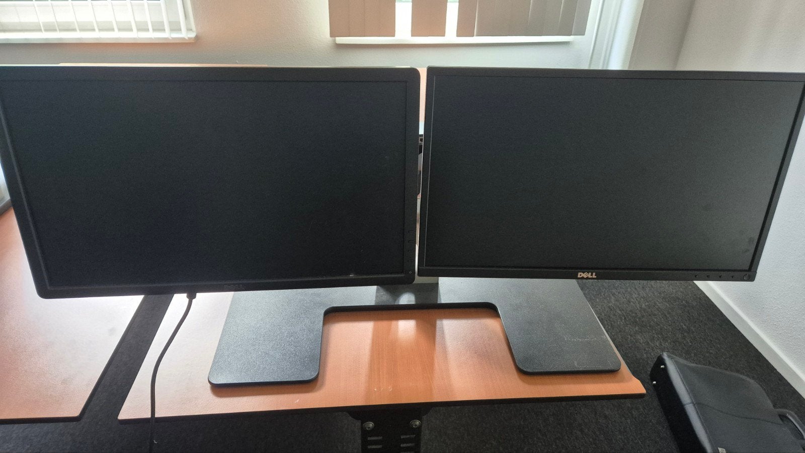 5 x 2 Dell P2210 22 inch monitoren met dual monitor standaar, Ophalen, Gebruikt, IPS, Full HD