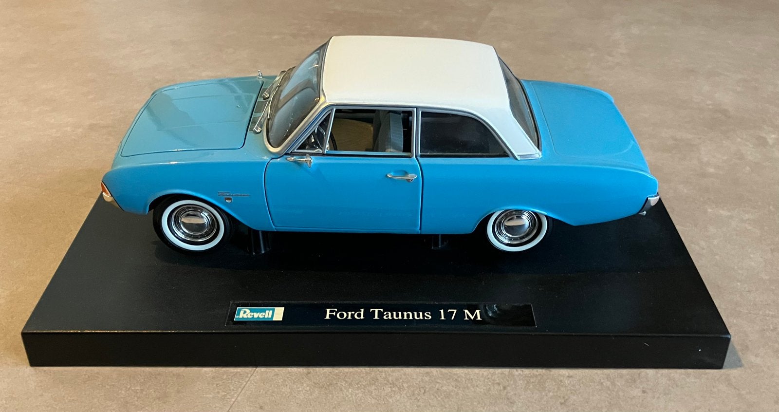 Revell modelauto 1:18 Ford Taunus 17M, Ophalen, Zo goed als nieuw, Auto, Revell