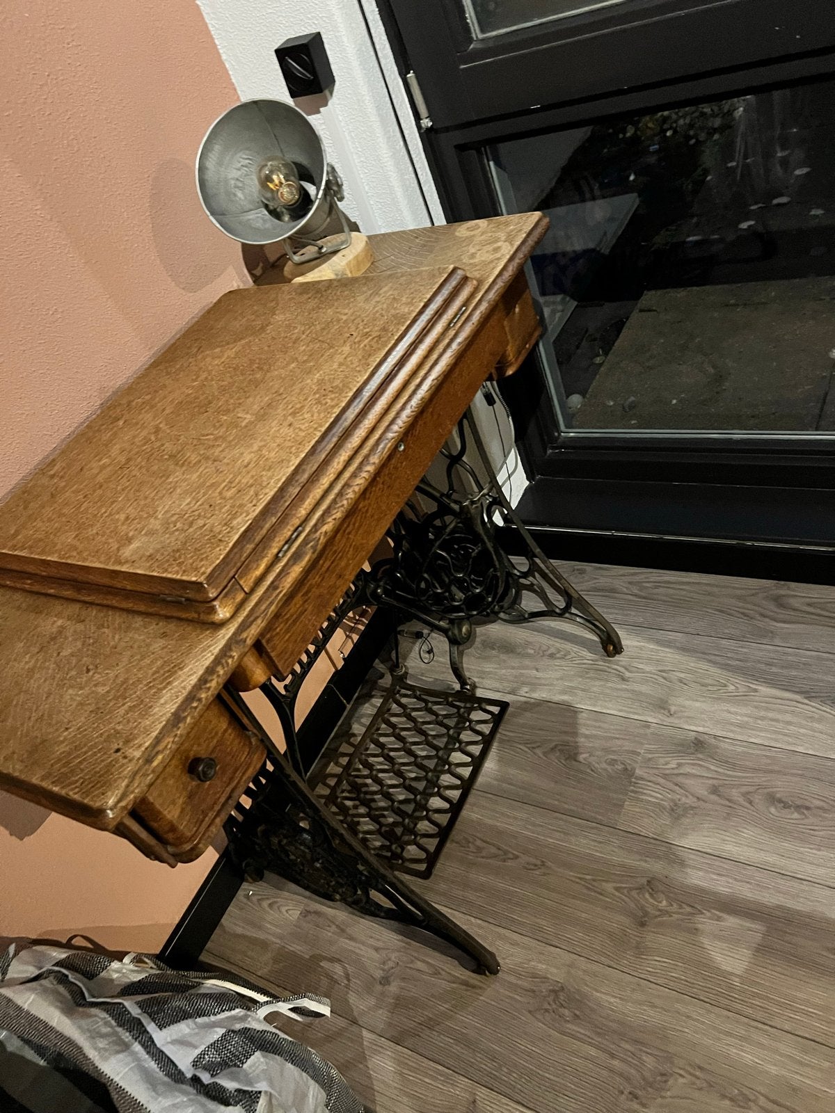 Antieke Singer Naaimachine met Houten Tafel, Ophalen