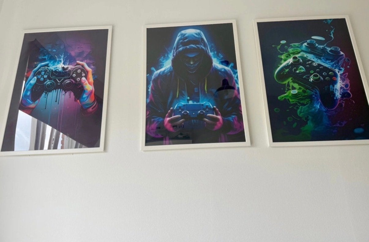 Set van 3 Gaming Posters - Neon Controller Kunst, 50 – 75, Ophalen of Verzenden, Zo goed als nieuw, Foto of Poster