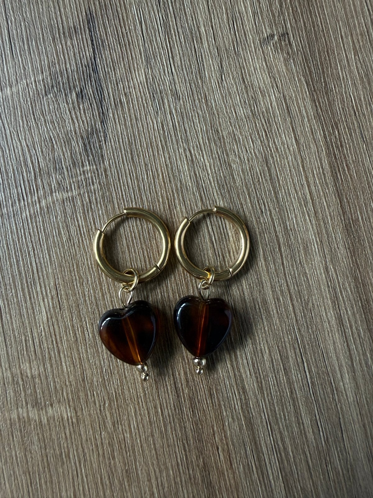 Gouden oorbellen met hartvormige hangers, Overige materialen, Hangers, Ophalen of Verzenden, Zo goed als nieuw