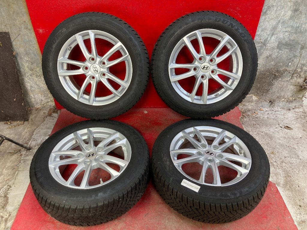Winterbanden Hyundai Kona 205/60R16 Dunlop, Auto-onderdelen, Gebruikt, 16 inch, ., Banden en Velgen