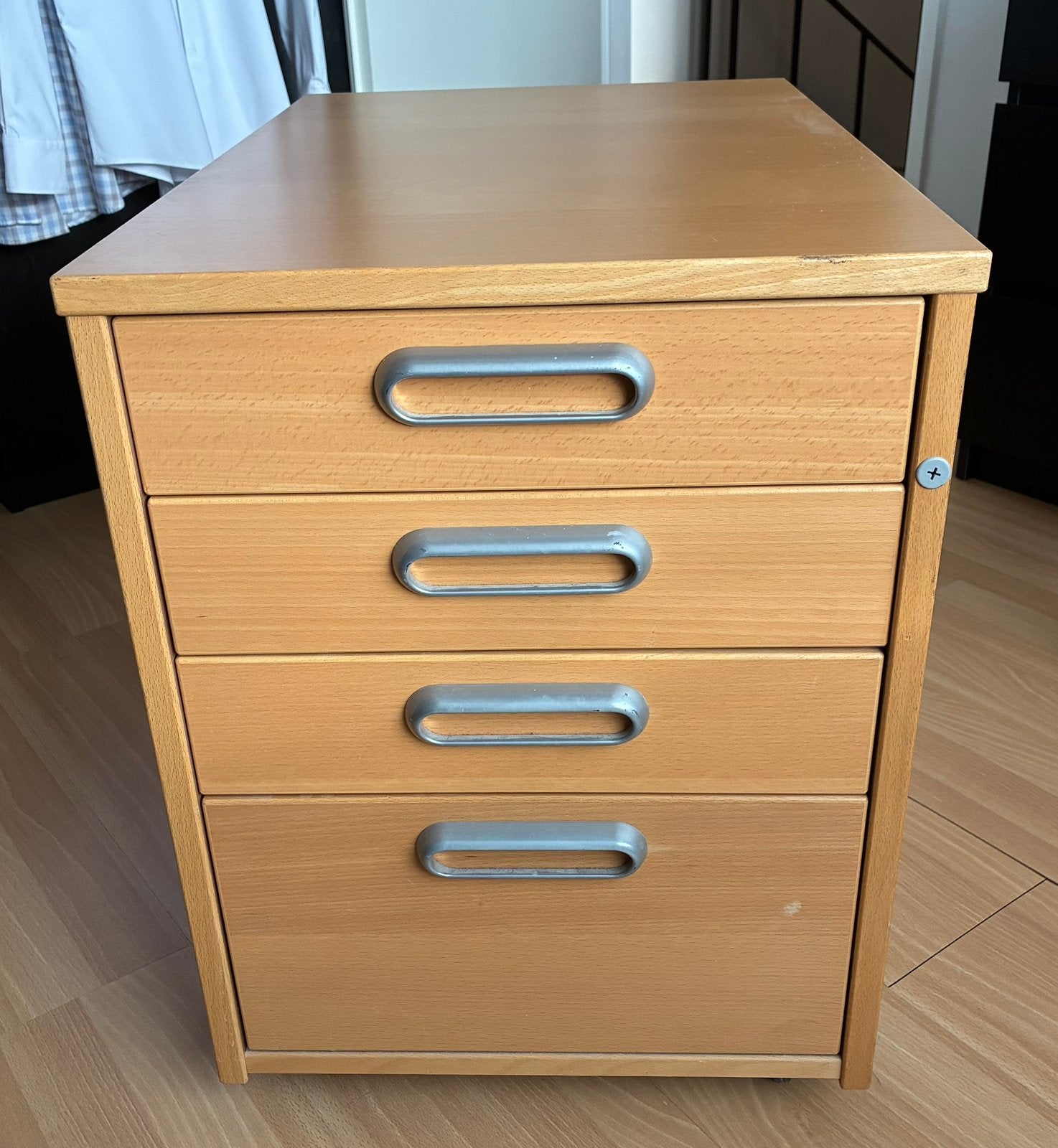 Ladenblok Ikea (onder bureau), Ophalen, In goede staat!