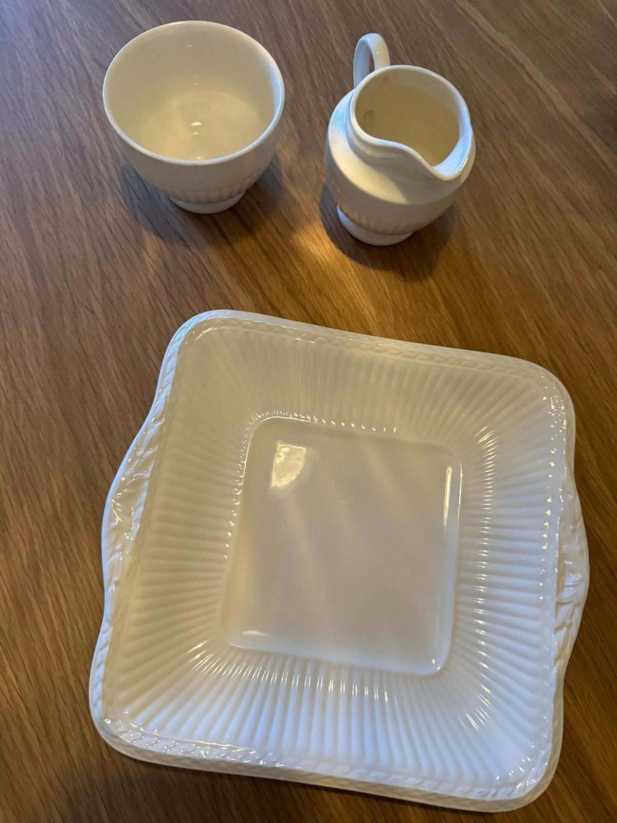 Wedgwood roomstel en serveerschaal, Ophalen, Wedgwood, Aardewerk, Schaal of Schalen