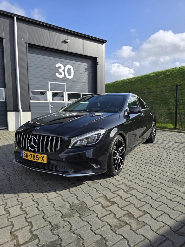 Mercedes-Benz CLA 180CDI 1.5 80KW 7G-DCT 2018 Zwart, Auto's, Mercedes-Benz, CLA, 730 kg, Elektrische stoelverstelling, 4 cilinders