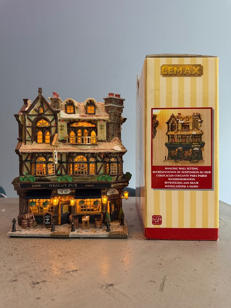 Lemax Wesley Pub | Facades | 2004, Diversen, Ophalen of Verzenden, Zo goed als nieuw