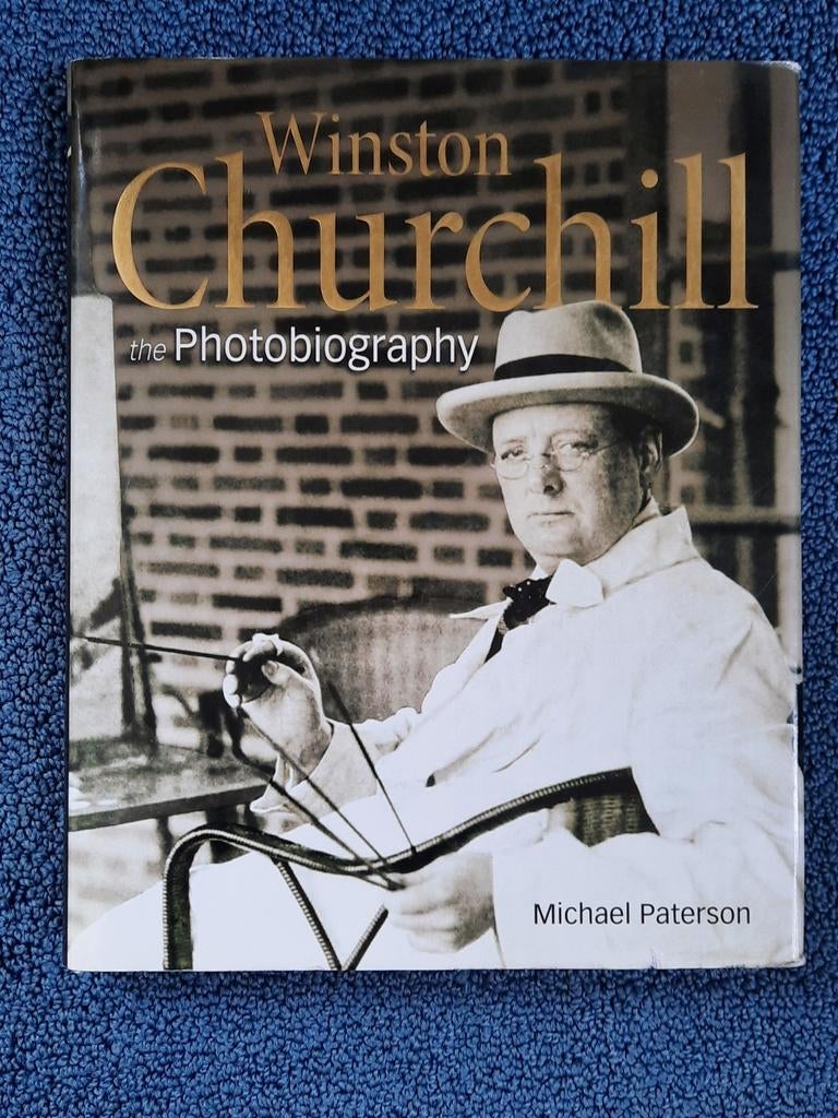 Winston Churchill  the Photobiography, Gelezen, Ophalen of Verzenden, Politiek, Michael Paterson