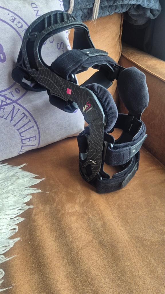 Medi M4s Comfort kniebrace links – zo goed als nieuw, Diversen, Braces, Ophalen of Verzenden