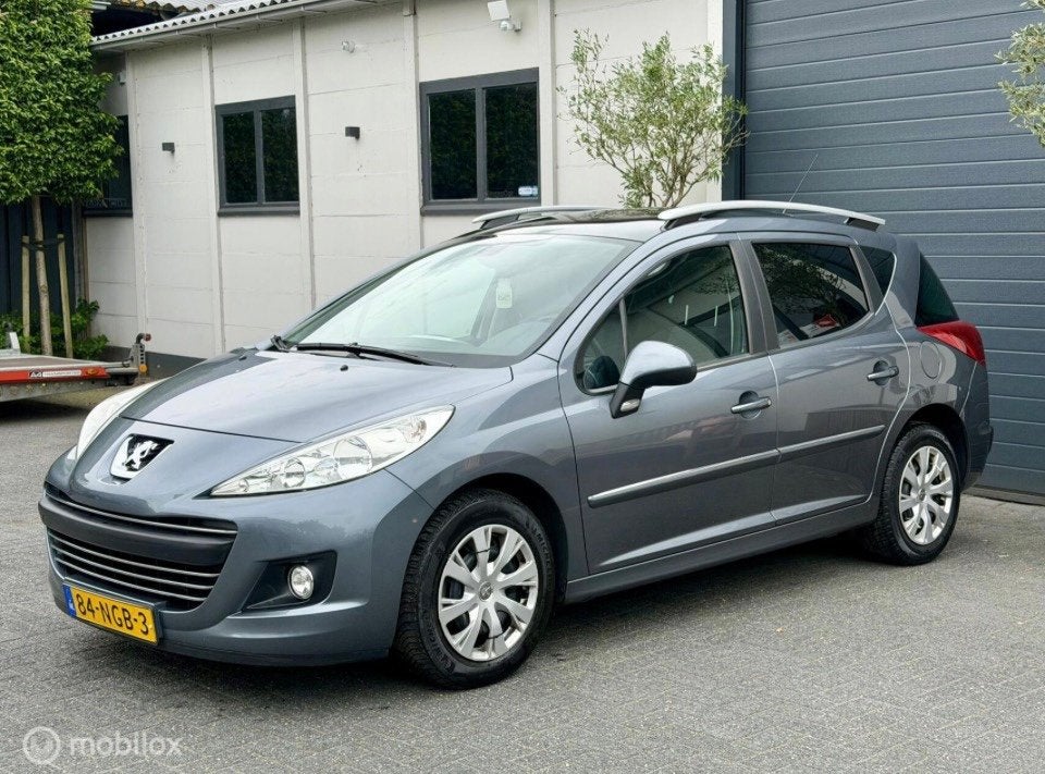 Peugeot 207 SW RIJKAAR/APK/HISTORY/PANORAMADAK/TREKHAAK/NAP/, Auto's, Voorwielaandrijving, Euro 5, Stof, Gebruikt