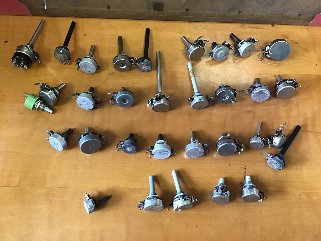 32 potentiometers, Ophalen of Verzenden, Gebruikt