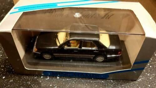 Minichamps Mercedes Benz 300 E zwart van kleur met beige int, Ophalen of Verzenden, Nieuw, Auto, MiniChamps