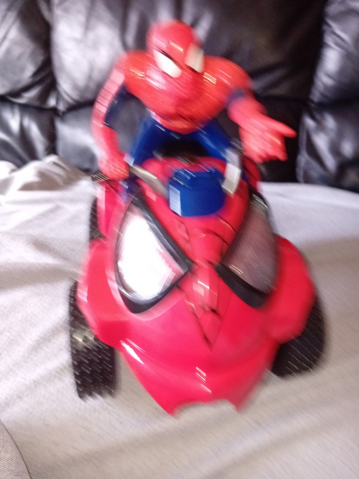 SPIDERMAN OP EEN SPIDER AUTO SPEELGOED, Ophalen of Verzenden
